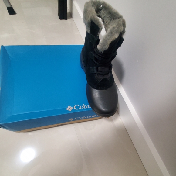 COLUMBIA SIERRA  SUMMETTE SHORTY WOMEN'S BOOTS SIZE. 9 - Picture 4 of 9